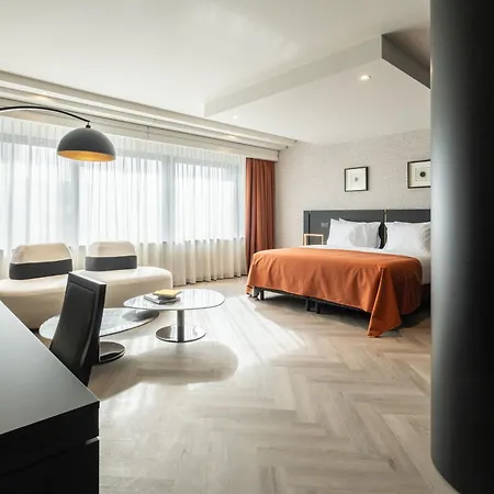 Otel Hyllit